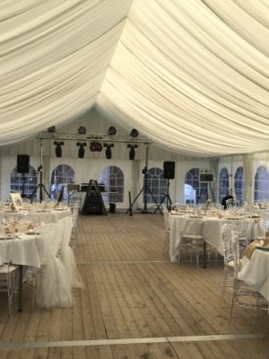 TENTE DE RECEPTION AVEC VELUM