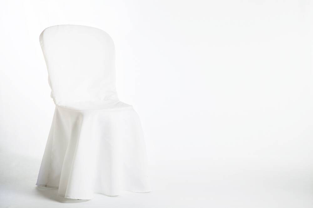 Housse blanche Lycra avec galette mousse pour chaise Bistrot
